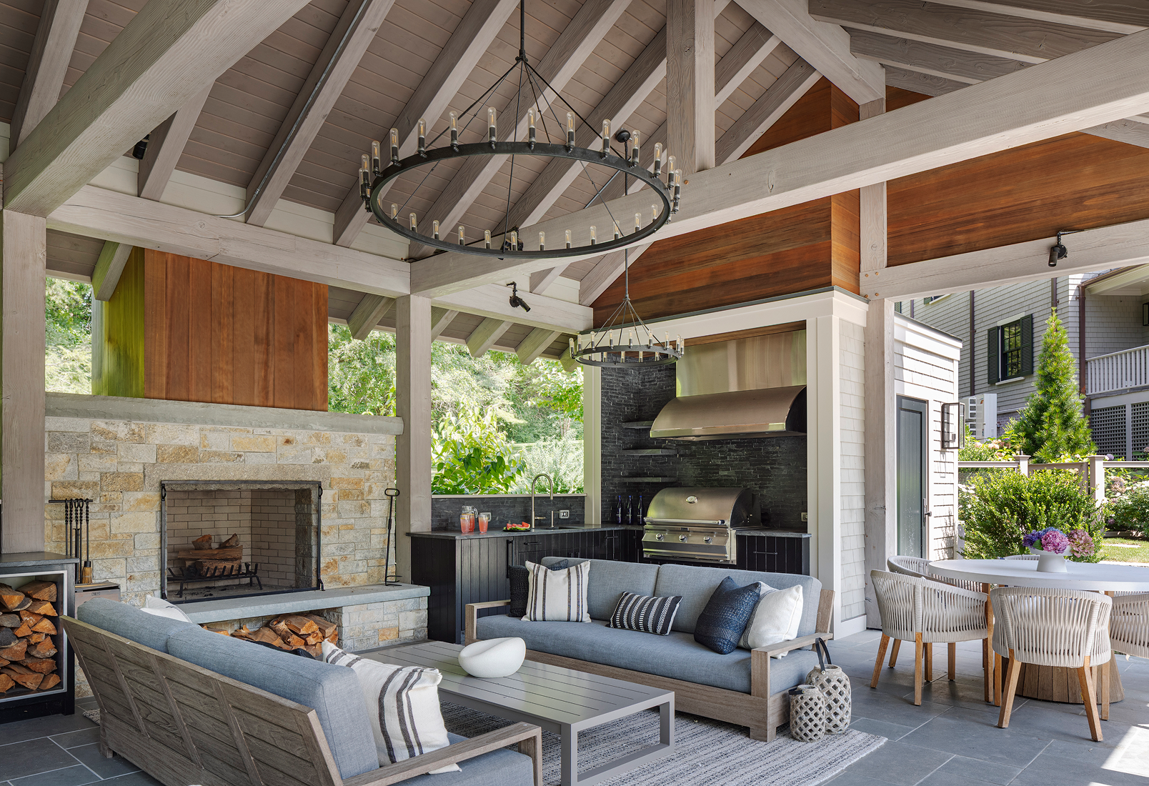 suburban transitional outdoor entertaining space